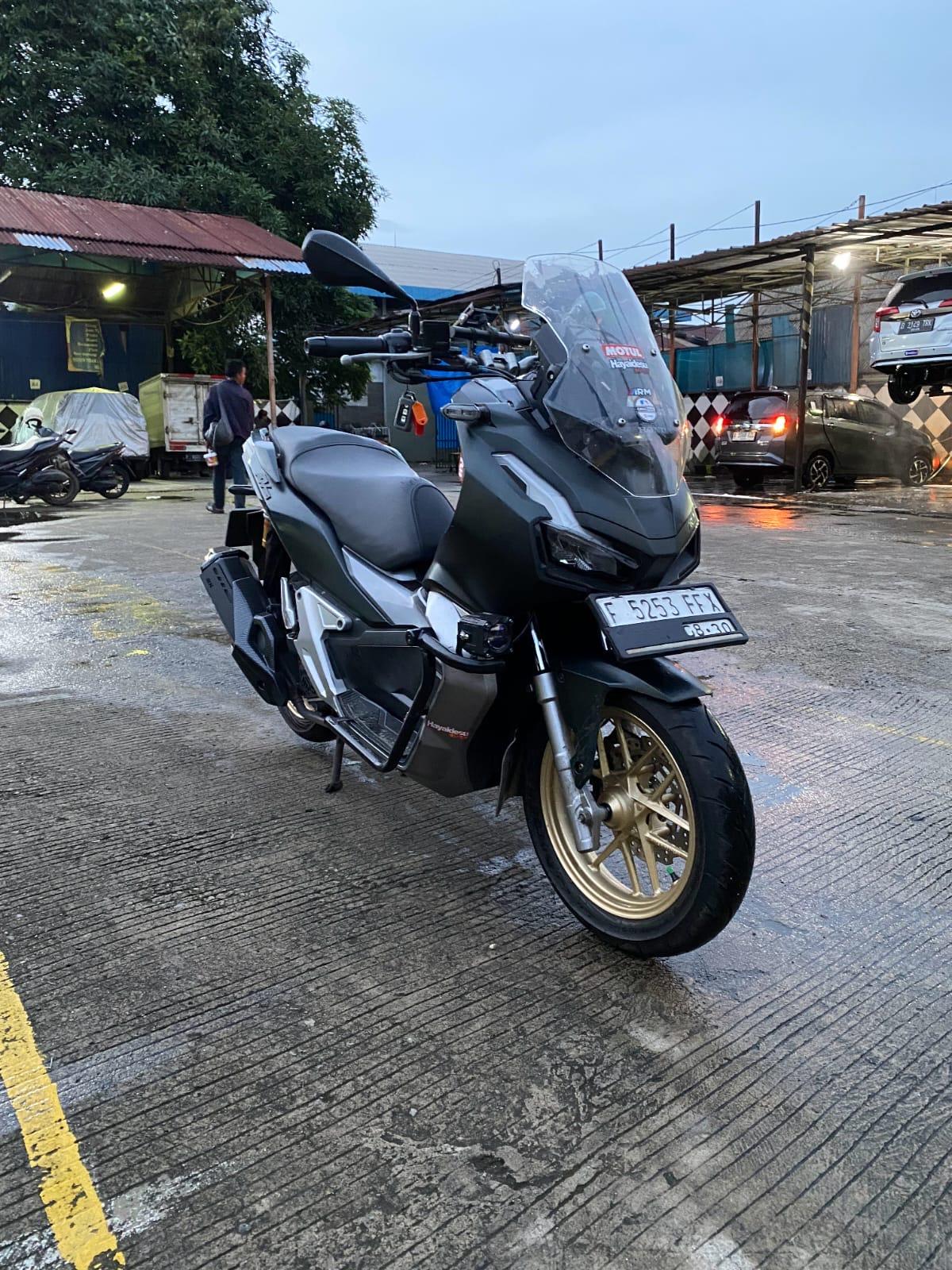 motorcycle ADV 160 ABS 2021 (F 5253 FFX)