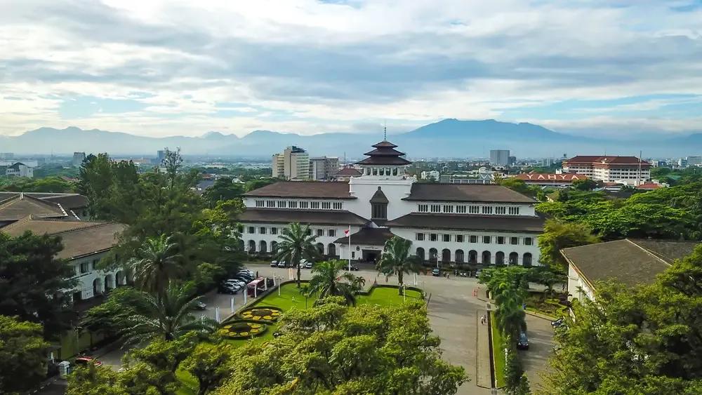 5 Tempat Sewa Kendaraan Terdekat dan Terbaik di Kota Bandung